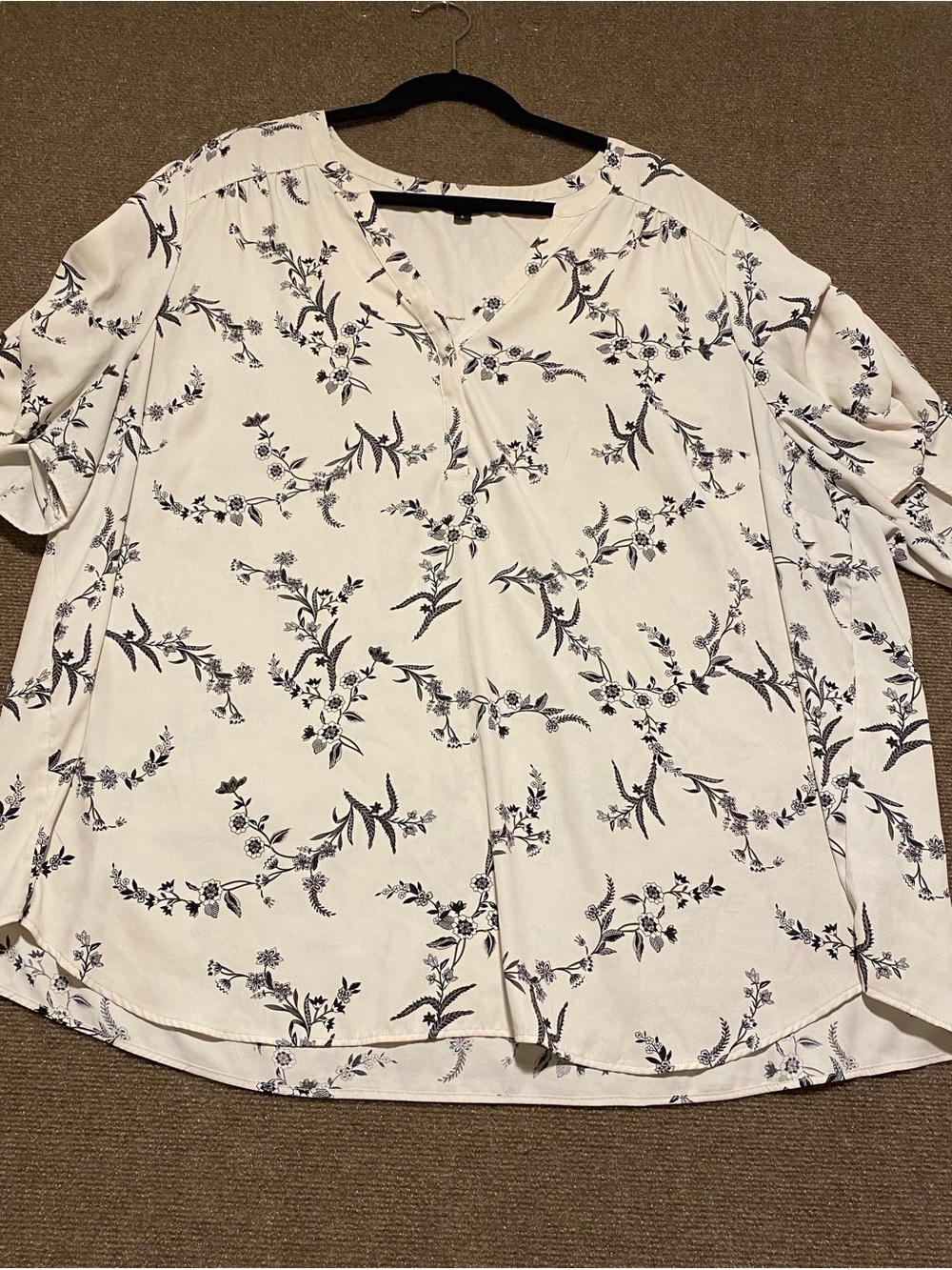 Torrid Harper 5X Cream Blouse with Black Floral Print